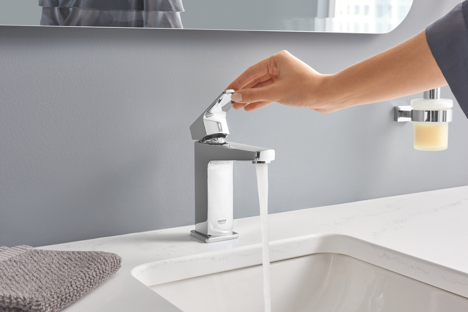 Grohe Essentials Cube hoidik seebi dosaatoriga hind ja info | Vannitoa sisustuselemendid ja aksessuaarid | kaup24.ee