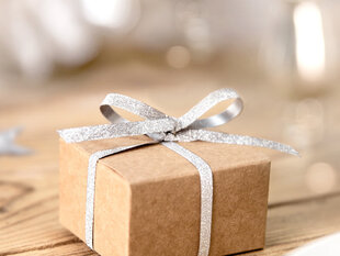 Пластиковая лента для упаковки подарков, серебристая, 5мм/225м цена и информация | Подарочные упаковки | kaup24.ee