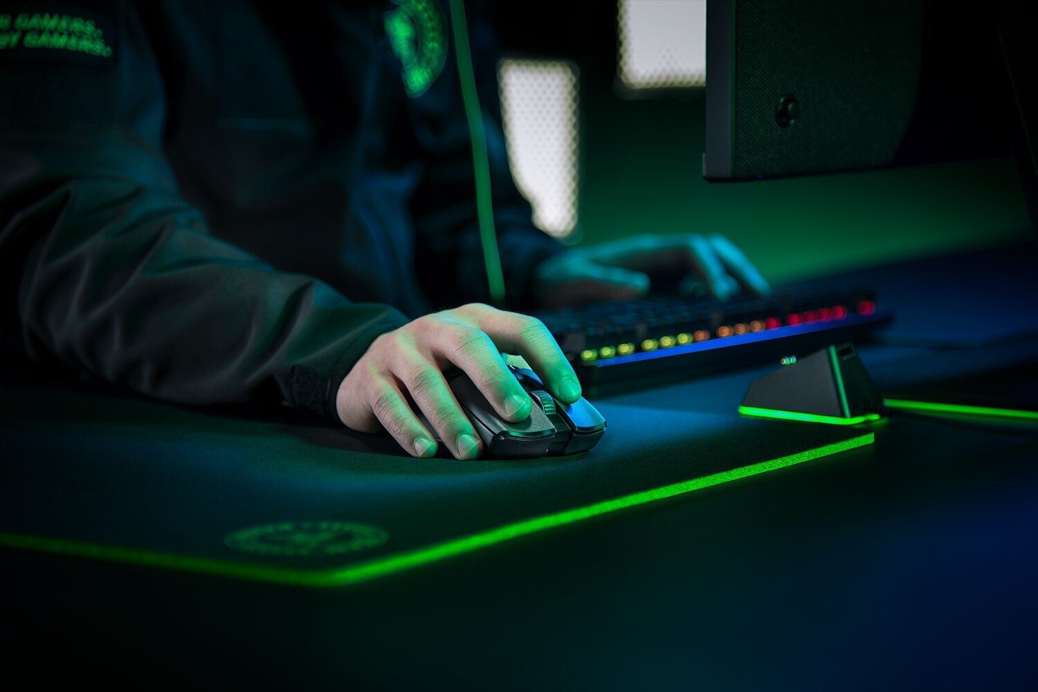 Razer Viper Ultimate, must цена и информация | Hiired | kaup24.ee