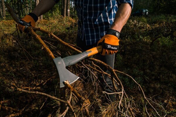 Universaalne kirves FIBERGLASS Bradas, 1000g hind ja info | Aiatööriistad | kaup24.ee