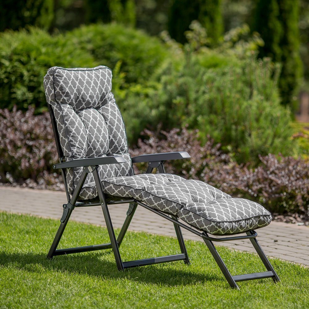 Lamamistool Patio Lena Lounger, hall/valge цена и информация | Päevitustoolid | kaup24.ee