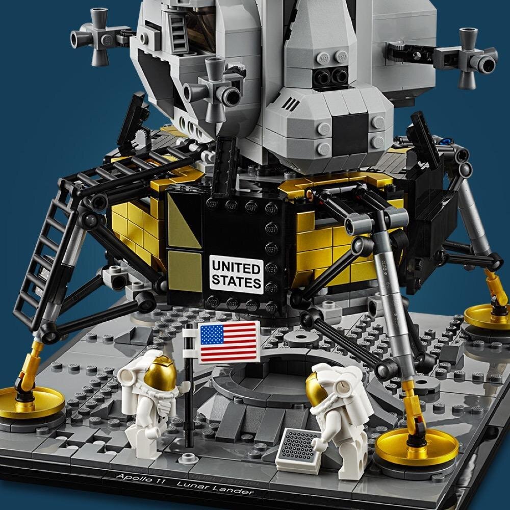 10266 LEGO® Creator Expert NASA Apollo 11 Lunar Lander цена и информация | Klotsid ja konstruktorid | kaup24.ee