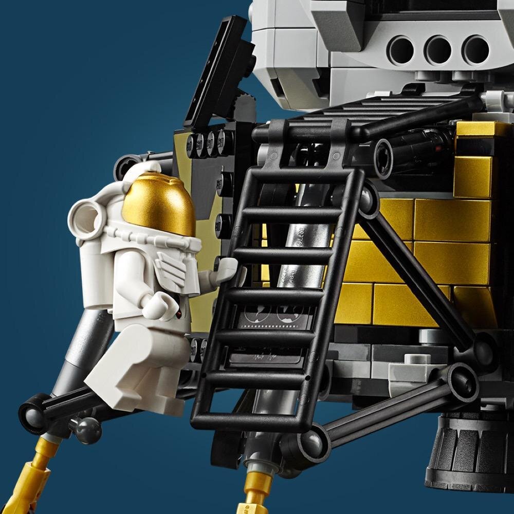 10266 LEGO® Creator Expert NASA Apollo 11 Lunar Lander hind ja info | Klotsid ja konstruktorid | kaup24.ee