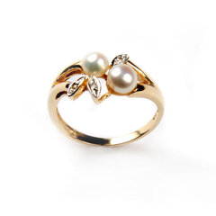 Золотое кольцо с бриллиантом и пресноводным жемчугом  цена и информация | Кольцо | kaup24.ee