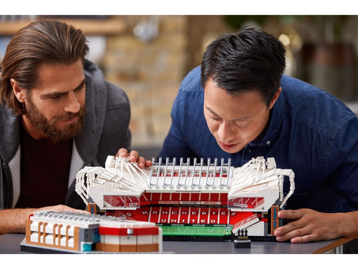 10272 LEGO® Creator Expert Old Trafford -Manchester United staadion цена и информация | Klotsid ja konstruktorid | kaup24.ee