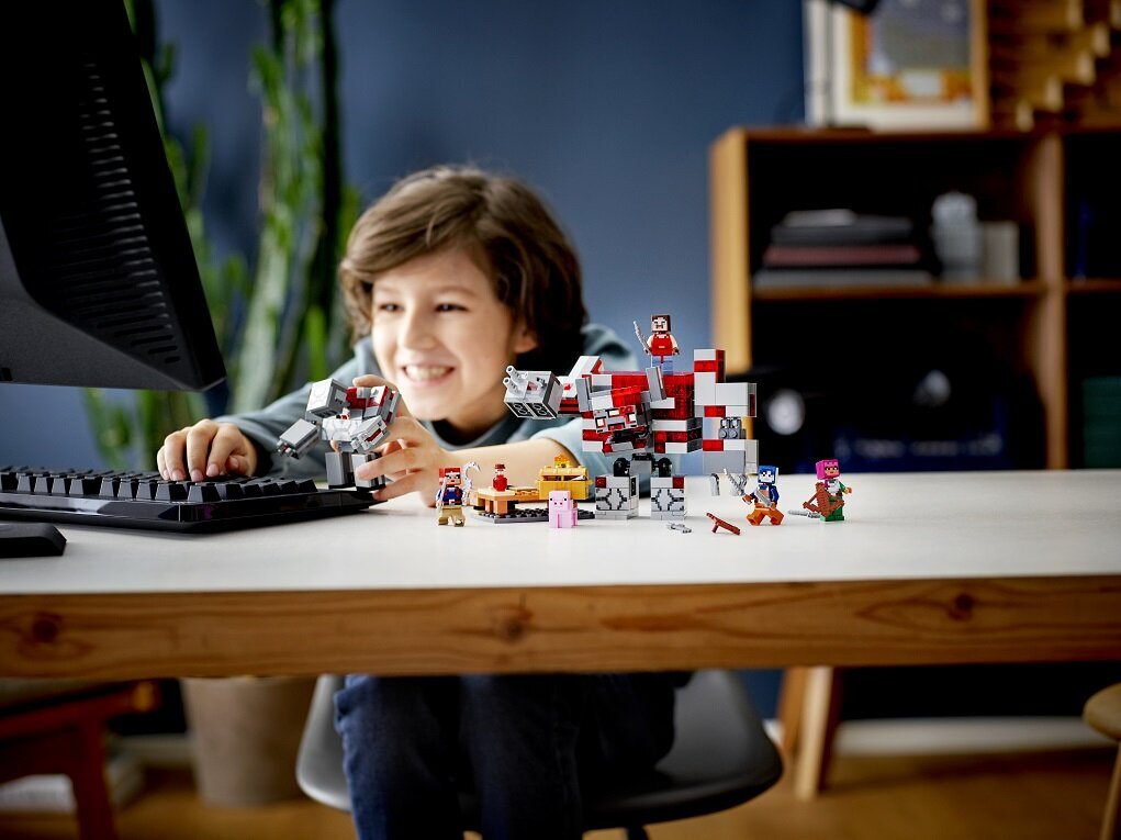 21163 LEGO® Minecraft Punase kivi lahing цена и информация | Klotsid ja konstruktorid | kaup24.ee