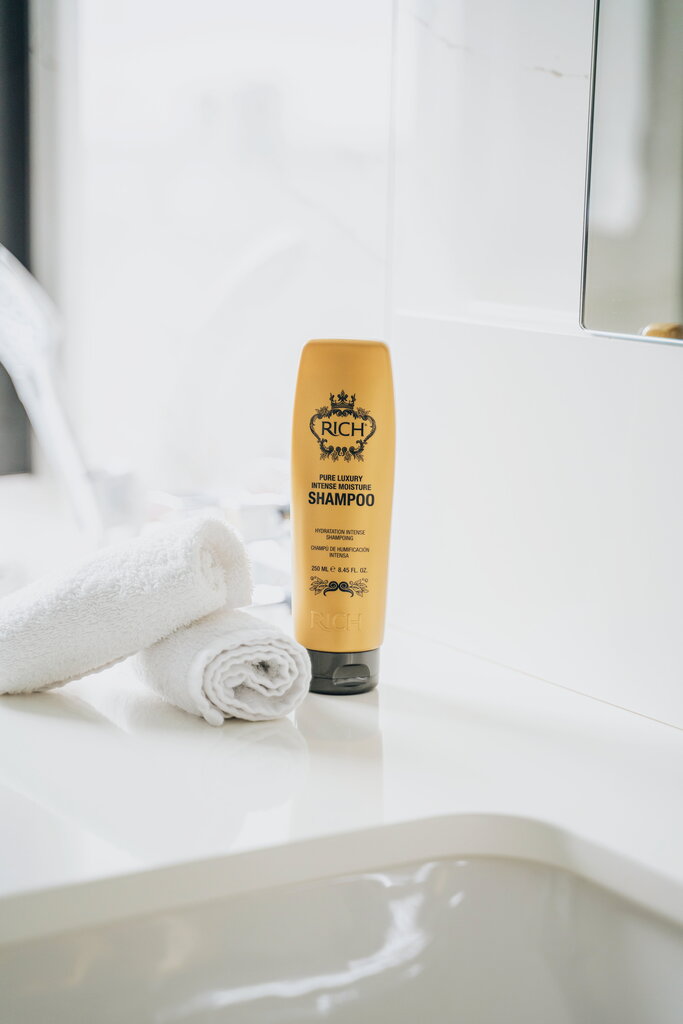 Intensiivne niisutav šampoon RICH Intense Moisture Shampoo 250 ml hind ja info | Šampoonid | kaup24.ee
