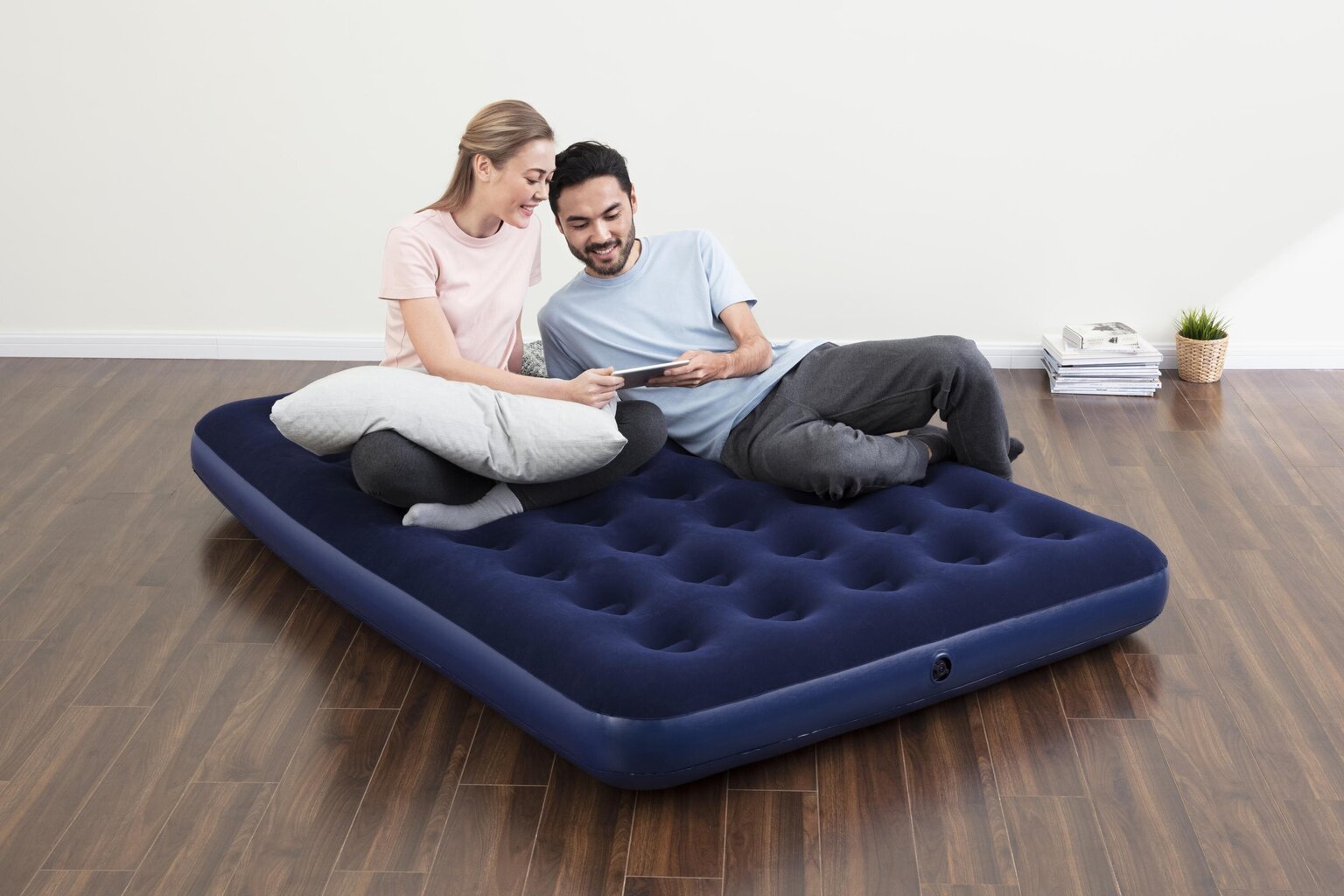 Täispuhutav madrats pumbaga Bestway Airbed, 191x137 cm, sinine цена и информация | Täispuhutavad madratsid ja mööbel | kaup24.ee