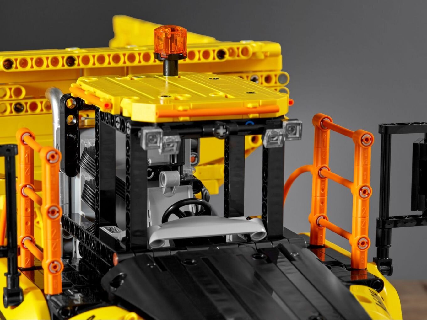 42114 LEGO® Technic 6x6 hingega Volvo kallur цена и информация | Klotsid ja konstruktorid | kaup24.ee