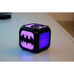 Superkangelane Batmani äratuskell 3D stereo vaigistatud LED öövalgus elektrooniline kell õige mäng (seitsmevärviline USB laadimine) [L] цена и информация | Радиоприемники и будильники | kaup24.ee