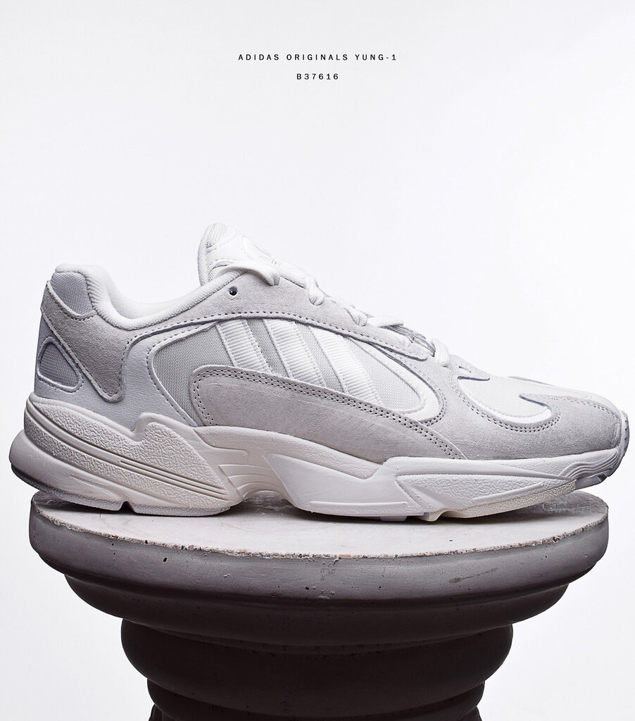 Meeste tennised Adidas - YUNG-1 19115 hind ja info | Spordi- ja vabaajajalatsid meestele | kaup24.ee