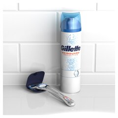 Raseerimiskomplekt meestele Gillette Skinguard: raseerija + reisivutlar + raseerimisgeel 200 ml цена и информация | Косметика и средства для бритья | kaup24.ee