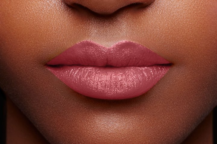 Niisutav huulepulk L'Oreal Paris Color Riche, 4.8 g цена и информация | Huulepulgad, -läiked, -palsamid, vaseliin | kaup24.ee