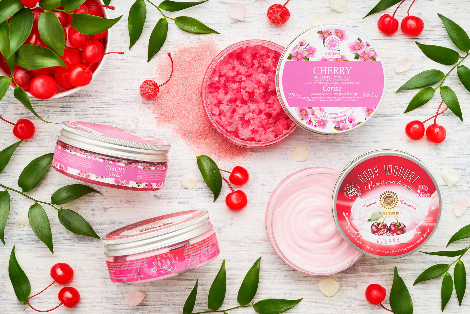 Kinkekomplekt (Suhkrukoorija 300g + Kehajogurt 200g + Dušigeel 200ml + Glütseriinseep 80g) Cherry Saules Fabrika цена и информация | Kehakoorijad | kaup24.ee