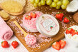 Kinkekomplekt (Soolakoorija 300g + Kehajogurt 200g + Dušigeel 200ml + Vannipallid 145g) Strawberries and cream Saules Fabrika цена и информация | Kehakoorijad | kaup24.ee