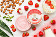 Kinkekomplekt (Soolakoorija 300g + Kehajogurt 200g + Dušigeel 200ml + Vannipallid 145g) Strawberries and cream Saules Fabrika цена и информация | Kehakoorijad | kaup24.ee