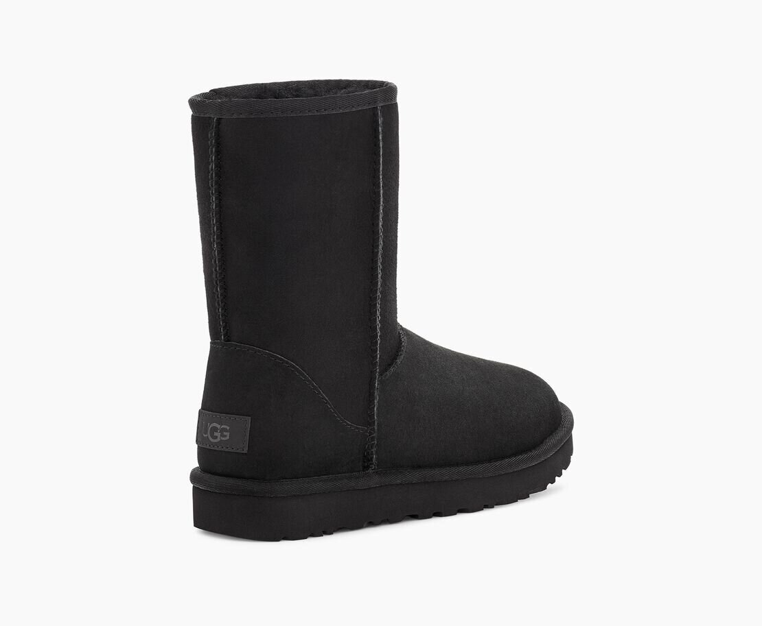 UGG naiste talvesaapad CLASSIC SHORT II, must цена и информация | Naiste saapad | kaup24.ee