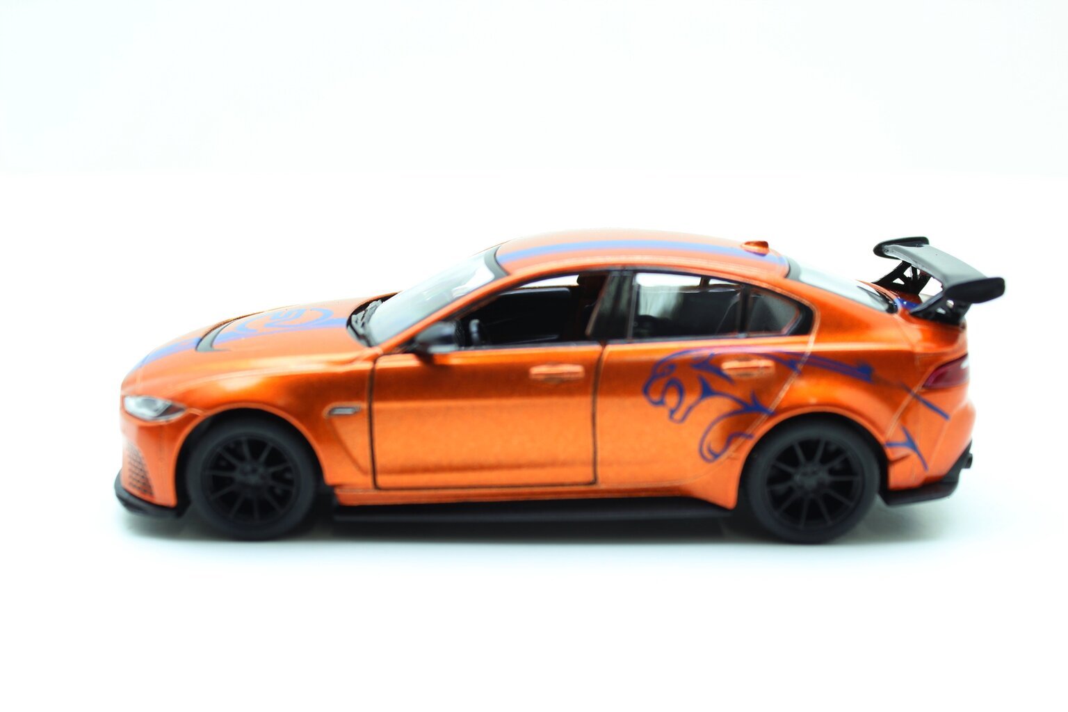 Mudelauto Kinsmart Jaguar XE SV Project 8 hind ja info | Poiste mänguasjad | kaup24.ee