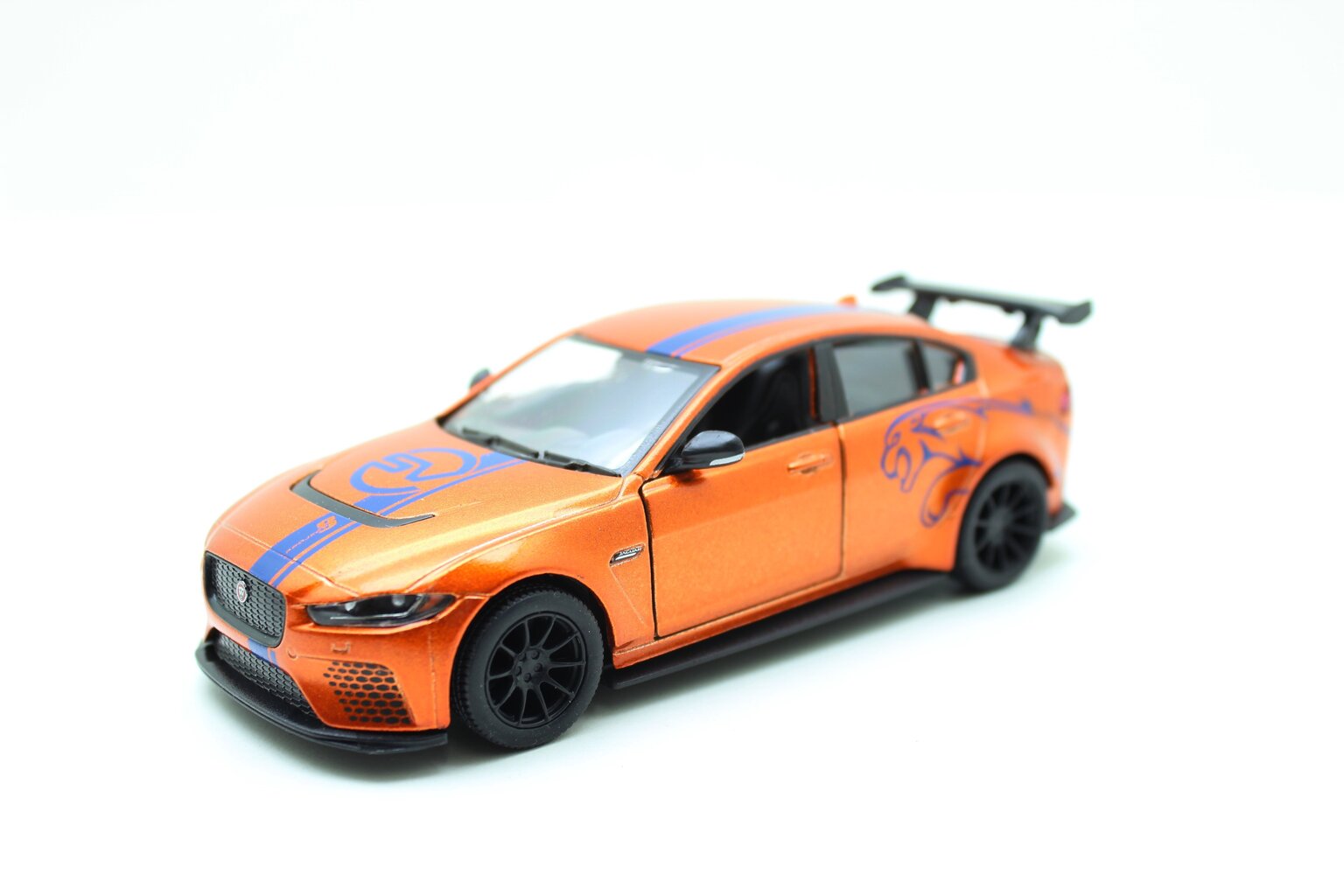 Mudelauto Kinsmart Jaguar XE SV Project 8 hind ja info | Poiste mänguasjad | kaup24.ee