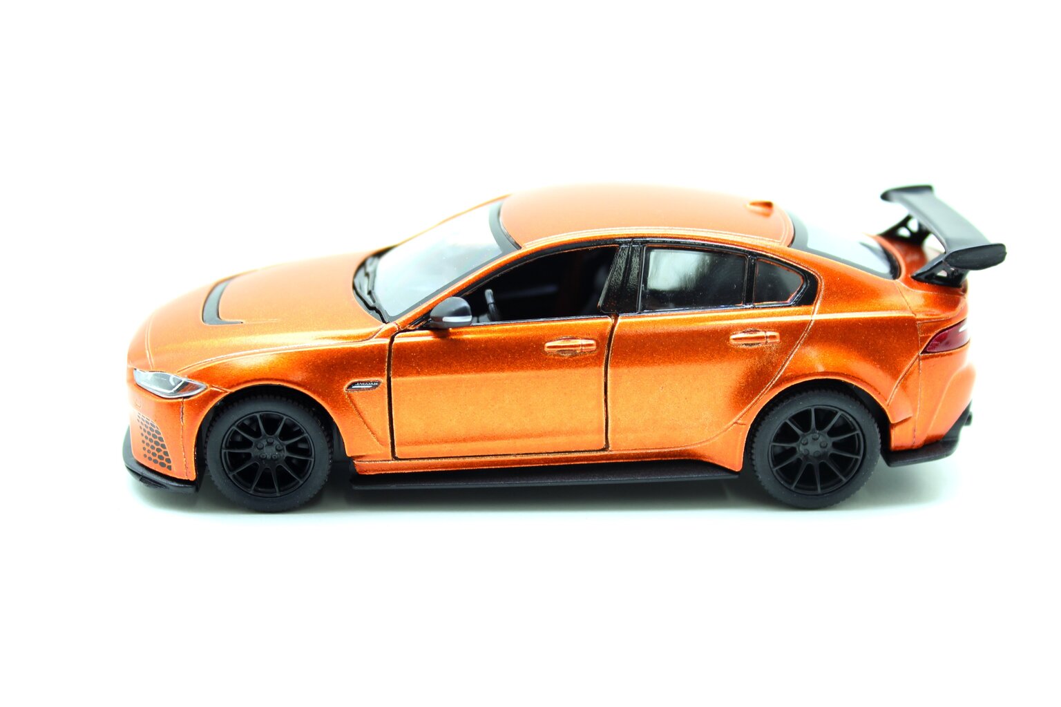 Mudelauto Kinsmart Jaguar XE SV Project 8 hind ja info | Poiste mänguasjad | kaup24.ee