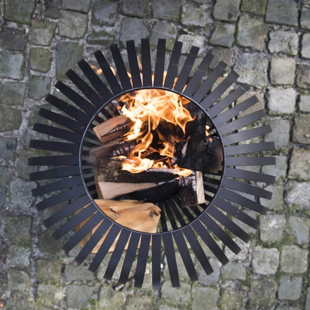 Esschert Design tulealuse pall, triipudega, must, süsinikteras FF400 hind ja info | Kaminad | kaup24.ee