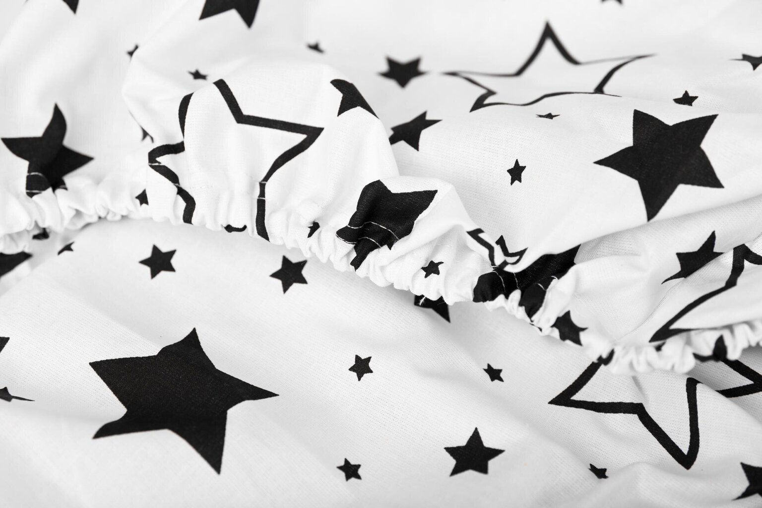 Voodilina kummiga Sensillo, valge, mustad tähed, 120*60, 2210 hind ja info | Voodilinad | kaup24.ee