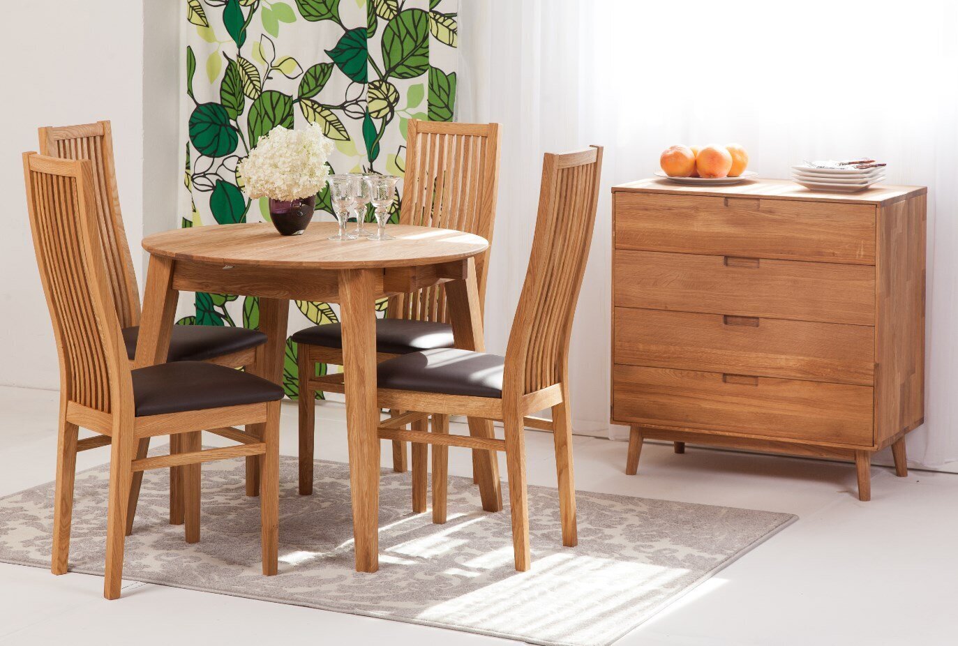 Tammepuidust pikendatav söögilaud Basel 9220, 90-130 x 90 cm+ 4 tooli Sandra pruun, õlitatud hind ja info | Söögilauakomplektid | kaup24.ee