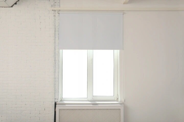 Valguskindel seinapealne ruloo Blackout 220x170 cm, pg-11 valge hind ja info | Rulood | kaup24.ee