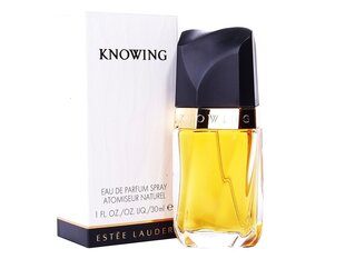 Knowing от Estée Lauder — безупречный цветочный аромат для требовательных женщин. Этот элегантный аромат предназначен для всех женщин, которые хотят стать звездой вечера. Знающая парфюмерная вода пахнет чистым ярко выраженным пряным аккордом, цветущим розой, жасмином, мимозой и другими цветами. Необычная элегантность придает аромату древесную ноту с нотками лишайника. Аромат был создан Жаном Керлео в 1988 году. цена и информация | Женские духи | kaup24.ee