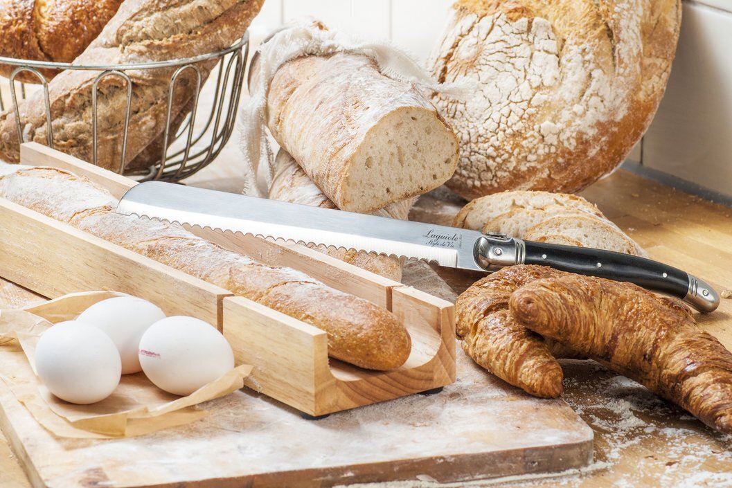Lõikelauaga leivanuga Prantsuse saiale Laguiole by Style De Vie, must hind ja info | Noad ja tarvikud | kaup24.ee