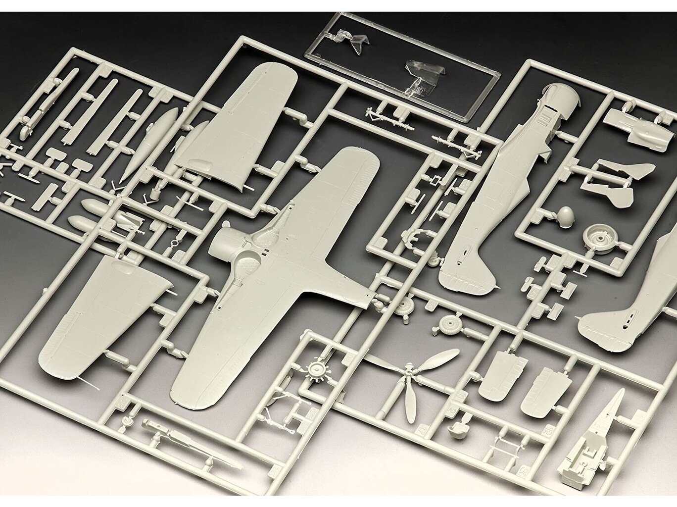 Revell - Focke Wulf Fw190 F-8 Model Set, 1/72, 63898 hind ja info | Klotsid ja konstruktorid | kaup24.ee