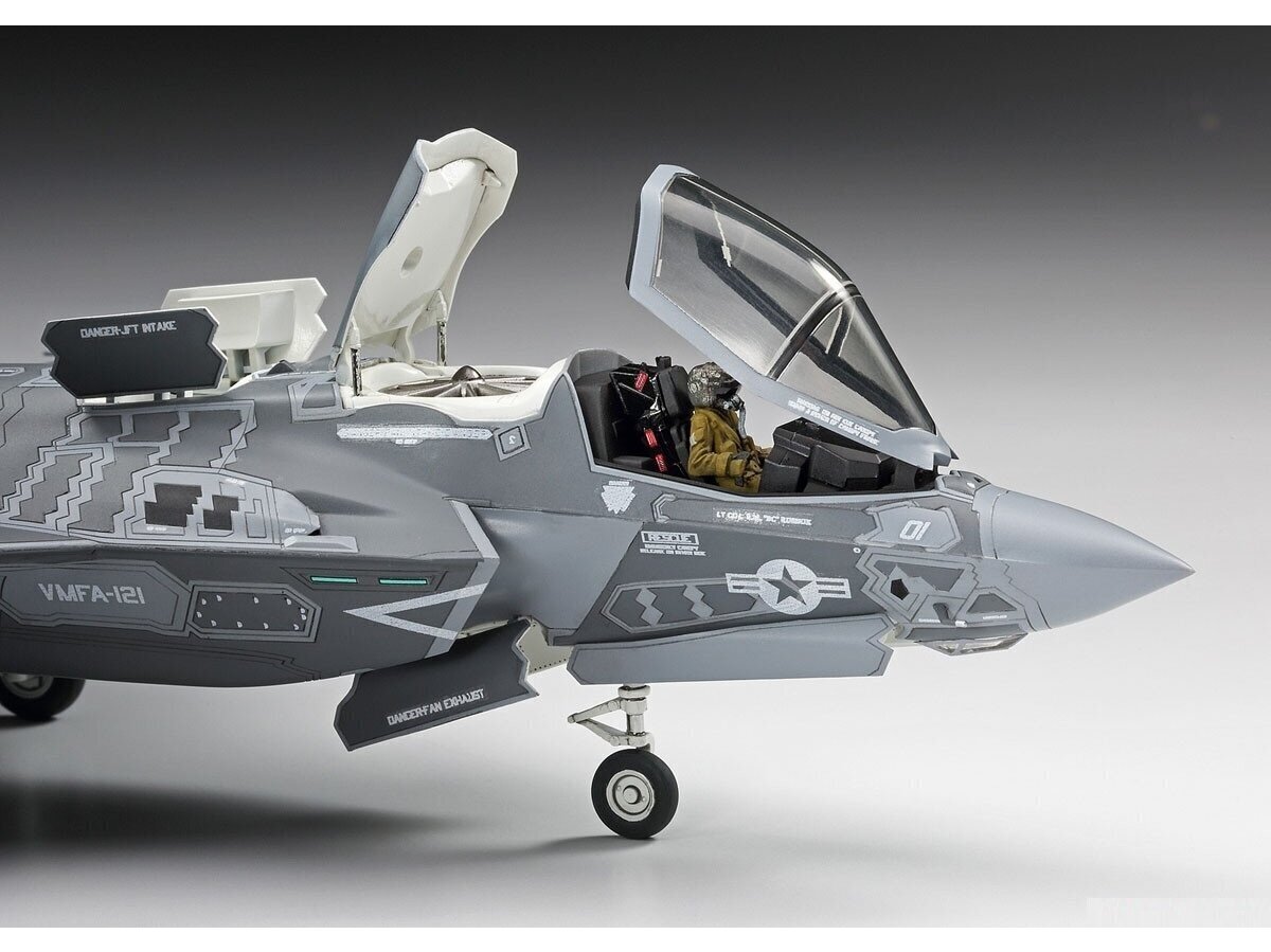 Hasegawa - F-35 Lightning II (B Version) "U.S. Marine", 1/72, 01576 цена и информация | Klotsid ja konstruktorid | kaup24.ee