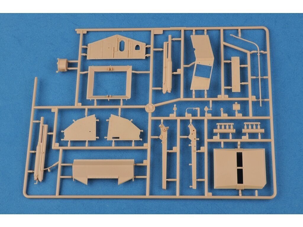 Hobby Boss - French St. Chamond Heavy Tank (early), Mastelis: 1/35, 83858 hind ja info | Klotsid ja konstruktorid | kaup24.ee