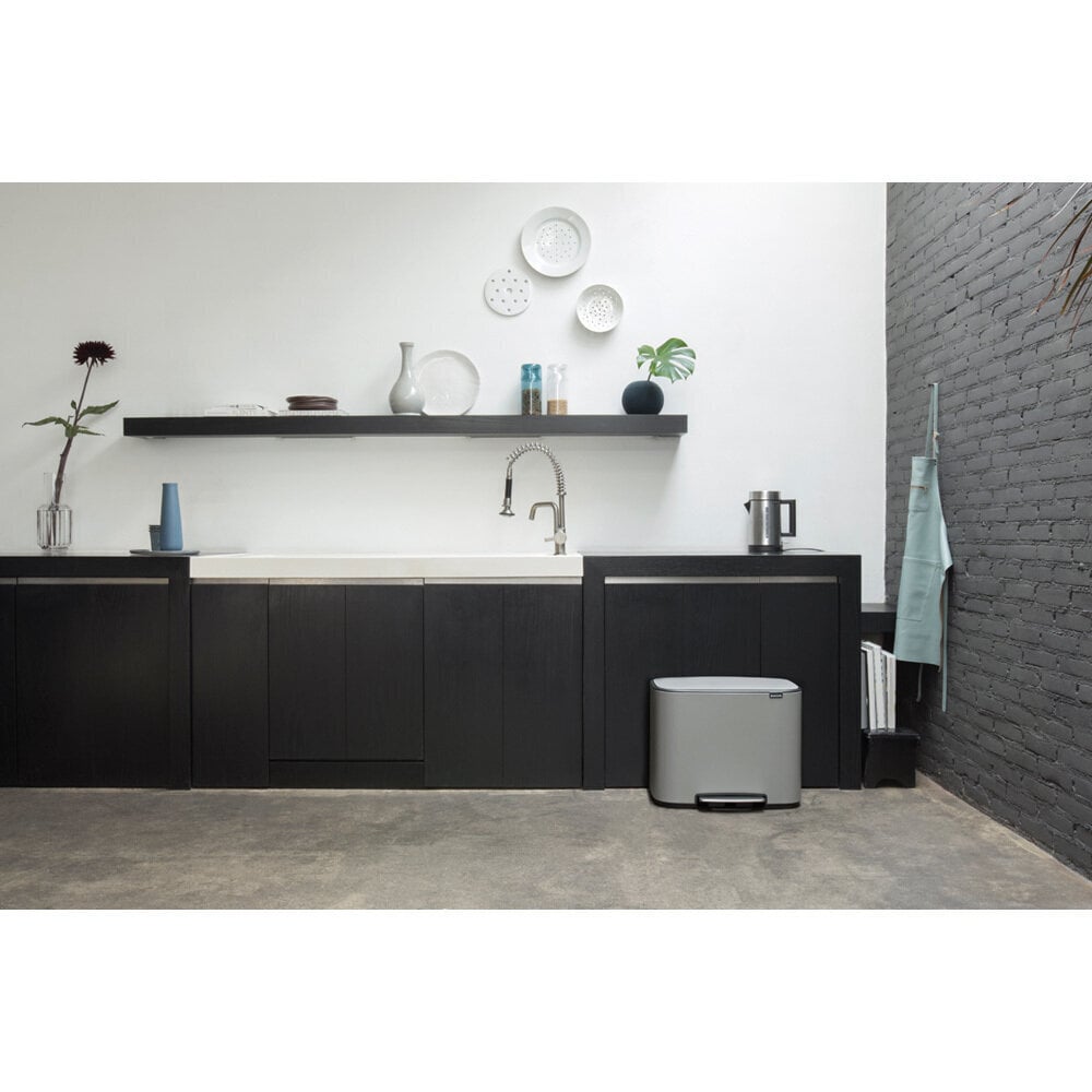 Brabantia Bo pedaaliga prügikast 11+23L, Mineral Concrere Grey цена и информация | Prügikastid | kaup24.ee