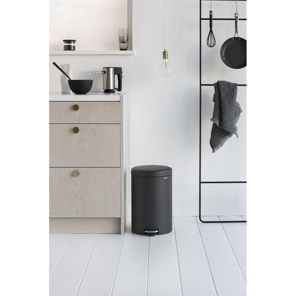 Brabantia NewIcon pedaaliga prügikast 20L, Mineral Infinite Grey hind ja info | Prügikastid | kaup24.ee