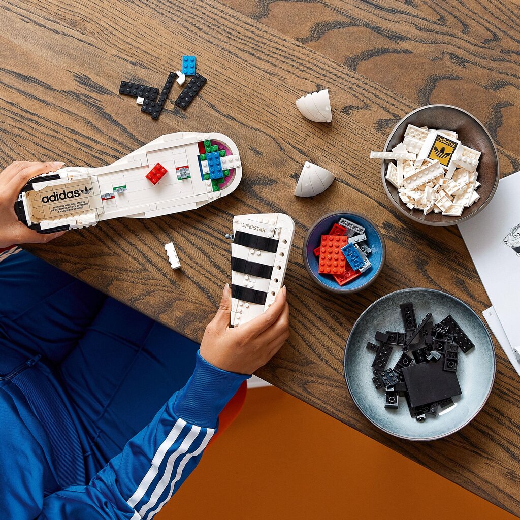 10282 LEGO® Creator Adidas Originals Superstar hind ja info | Klotsid ja konstruktorid | kaup24.ee