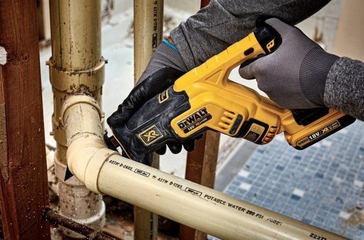 Dewalt lineaarsaag 18V Li-lon 2x5,0Ah (DCS367P2) цена и информация | Elektrilised saed, mootorsaed ja tarvikud | kaup24.ee