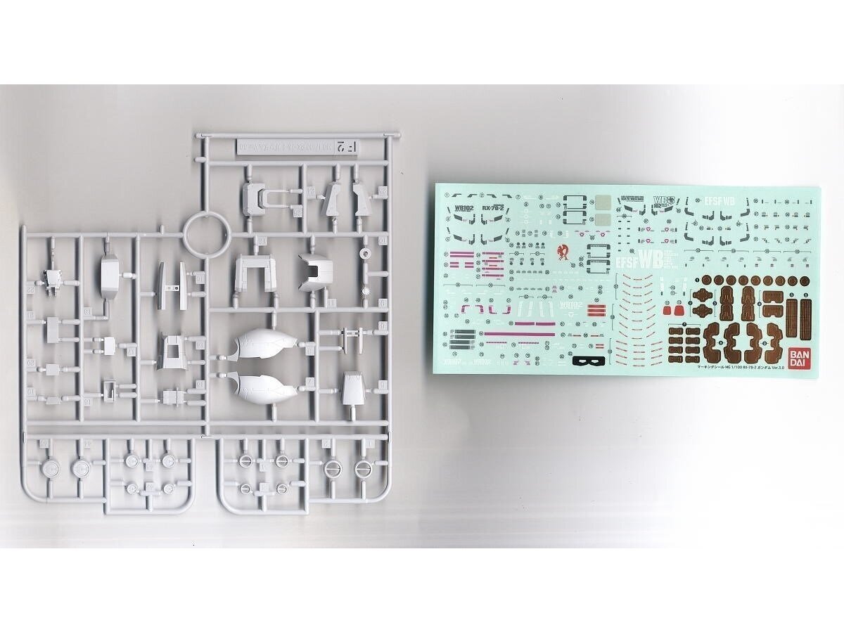 Mudelikomplekt Bandai - MG RX-78-2 Gundam Ver. 3.0 E.F.S.F. Prototype Close-Combat Mobile Suit, 1/100, 61610 цена и информация | Klotsid ja konstruktorid | kaup24.ee