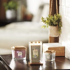 Ароматическая свеча Yankee Candle Sugared Wildflowers 347 г цена и информация | Свечи, подсвечники | kaup24.ee