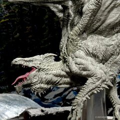 Миниатюра предварительно окрашенная Dungeons & Dragons (D&D) Icons of the Realms Premium Adult White Dragon цена и информация | Игрушки для мальчиков | kaup24.ee