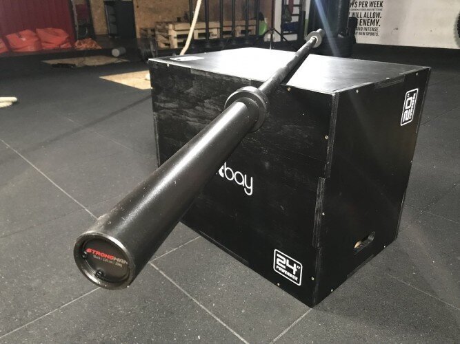 Olümpiakang kinnitustega STRONGMAN 220cm (350kg) hind ja info | Hantlid, kangid, raskused | kaup24.ee