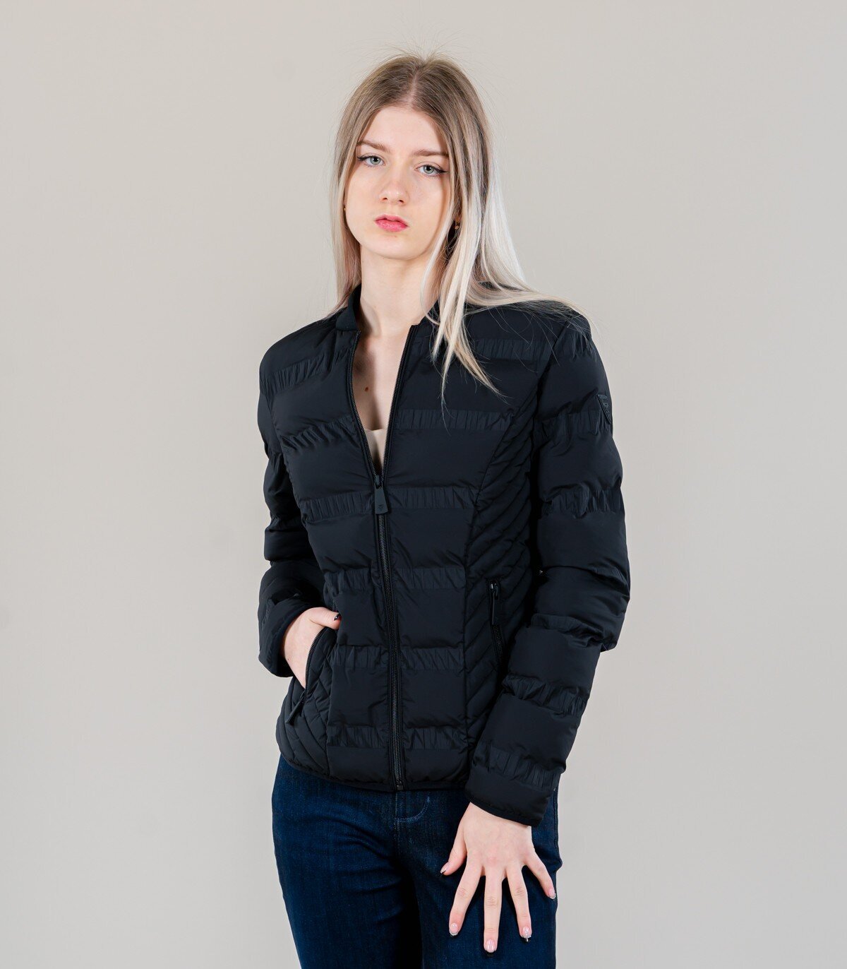 Женская куртка Guess 80 г W2RL00*JBLK, черная 7624302633716 цена | kaup24.ee