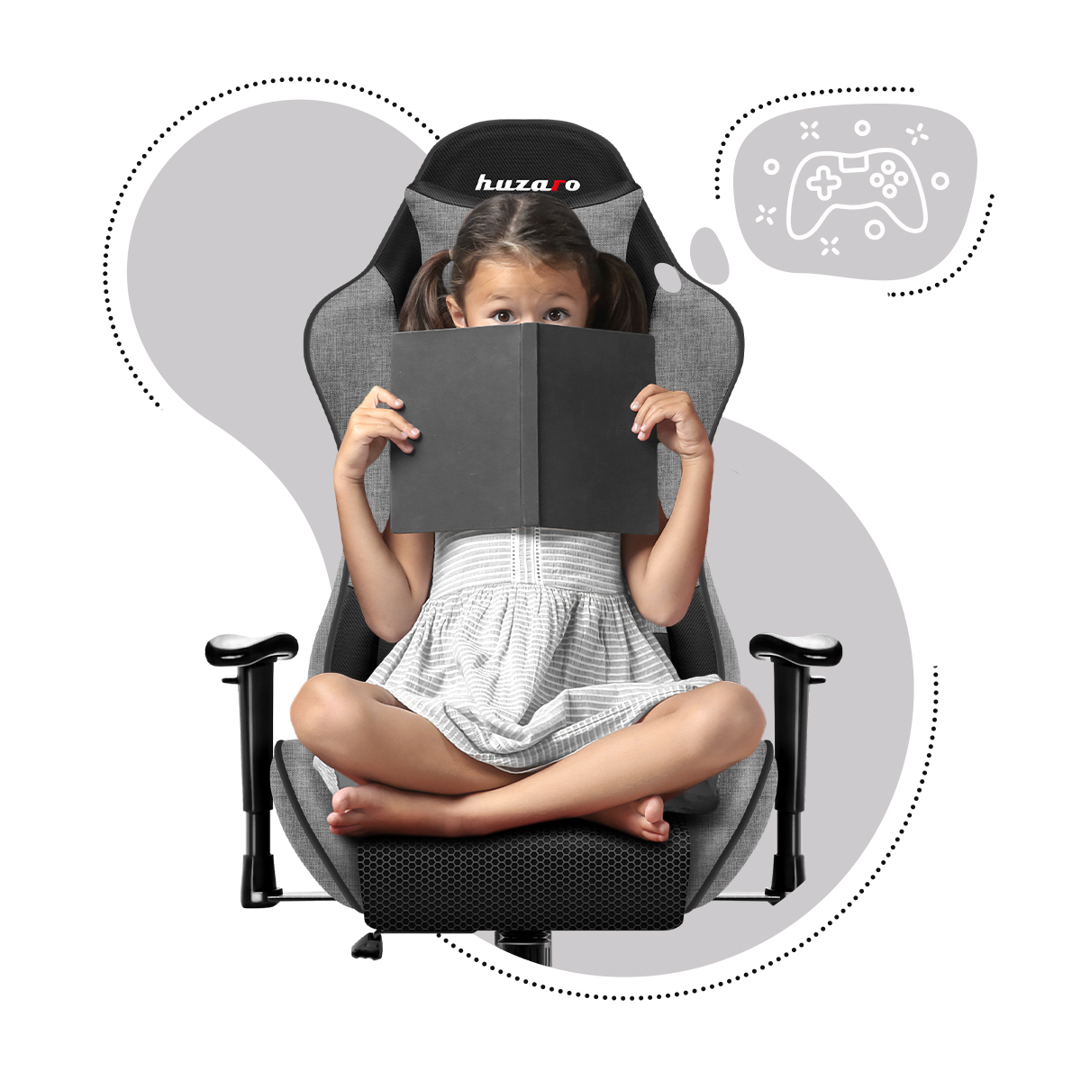 Dziewczynka siedząca na fotelu gamingowych Huzaro Ranger 6.0 Grey Mesh trzymająca w rękach otwartą książkę