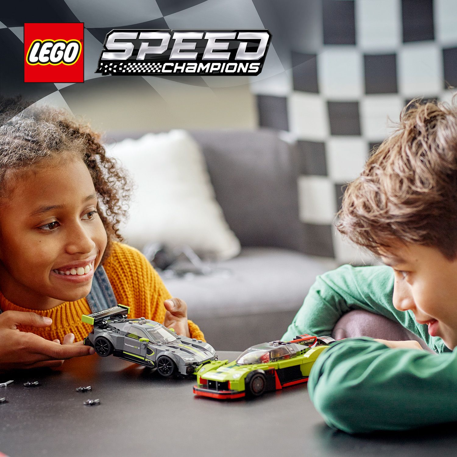 Kahe Aston Martini sõidukiga LEGO® ehituskomplekt