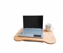 Sülearvuti alus koos padjaga pakub mugavust arvuti kasutamisel diivanil või voodis.